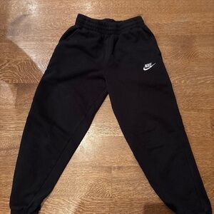 Youth Large Nike Club Joggers Sweatpants